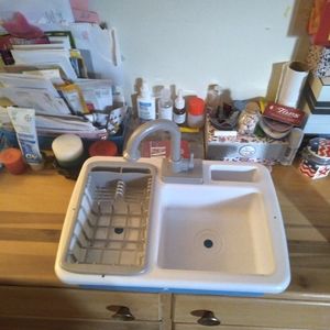 Kids sink play
